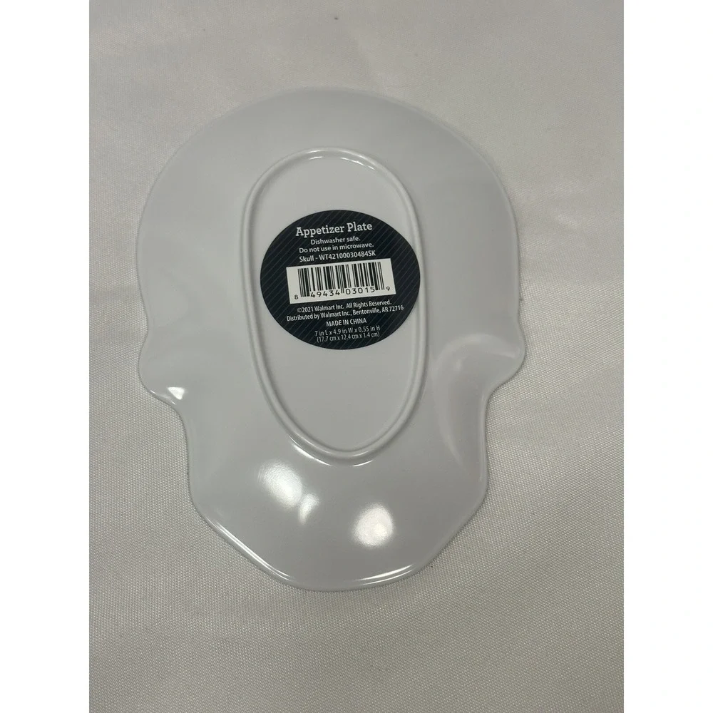 NEW HALLOWEEN APPERTIZER PLATE plastic 7X4.9‎ inches SKULL